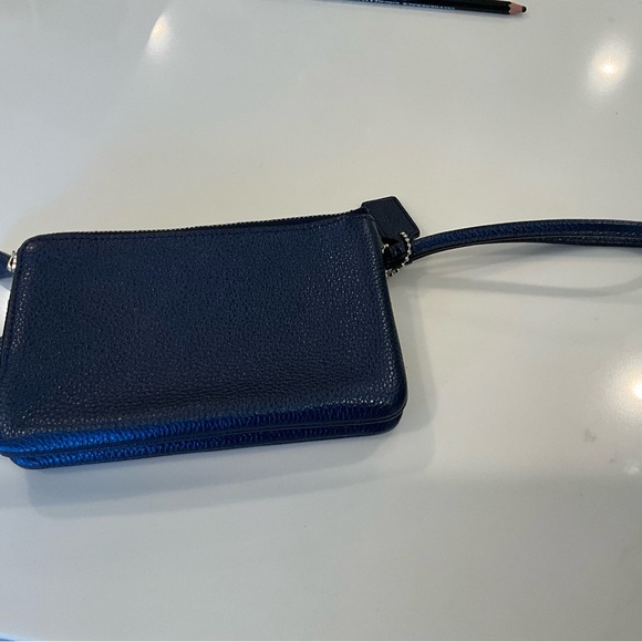 EUC COACH PEBBLED LEATHER DOUBLE ZIPPER METALLIC BLUE WRISTLET - Picture 2 of 8
